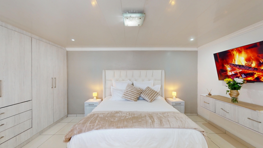 4 Bedroom Property for Sale in Rocklands Western Cape